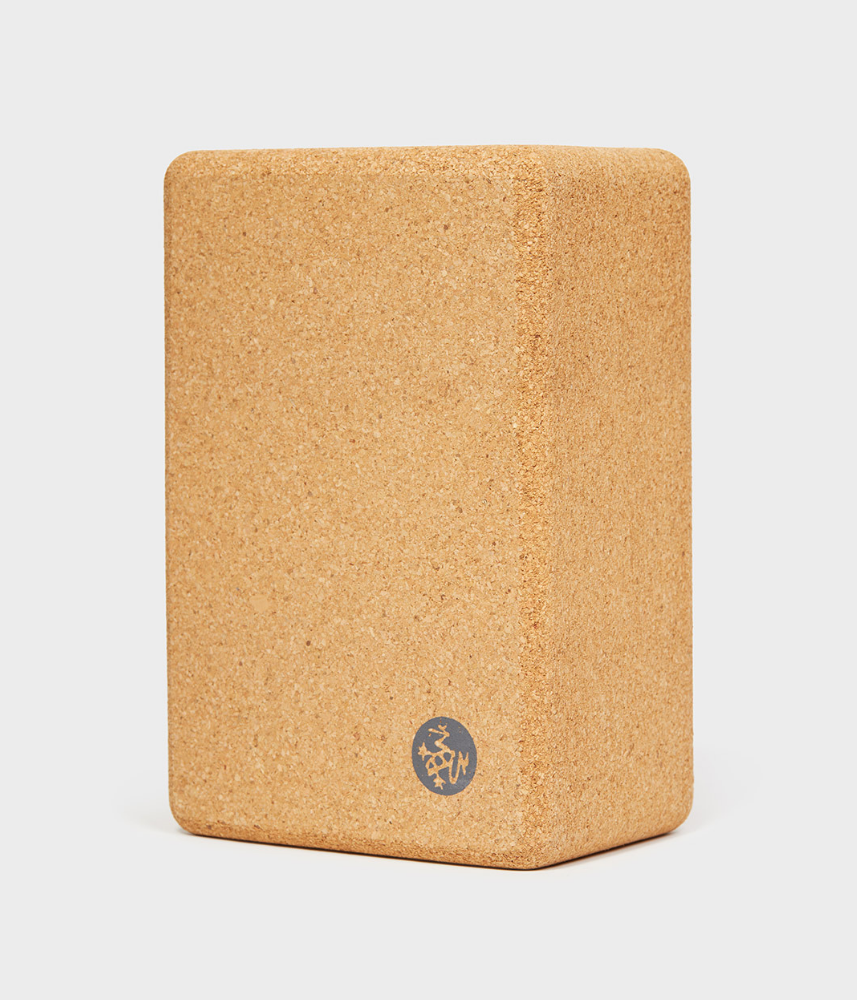 Gạch tập yoga Manduka chất liệu bần, kích thước tiêu chuẩn